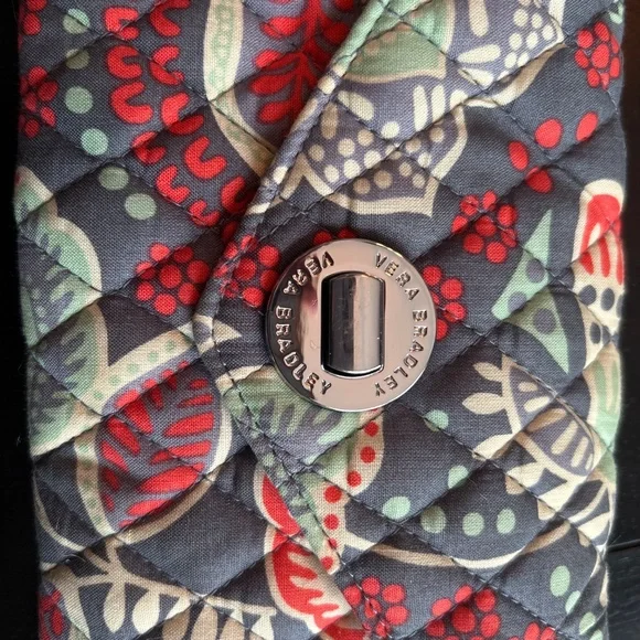 Vera Bradley Nomadic Floral wallet/wristlet - Picture 4 of 4